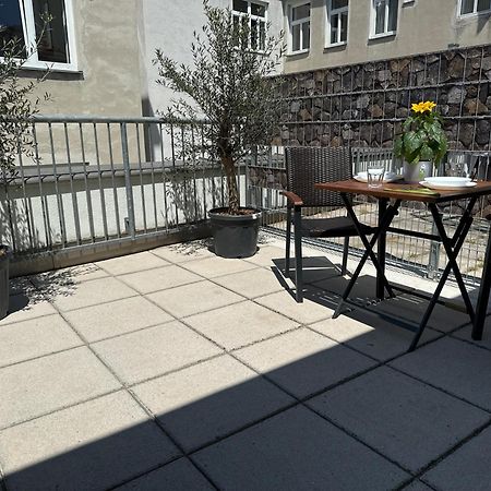 Klein Aber Fein Mit Terrasse Apartamento Viena Exterior foto